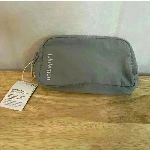 Lululemon Casual Everywhere Belt Bag Mini Ripstop in Silver/Vapor Crossbody - Picture 1 of 3